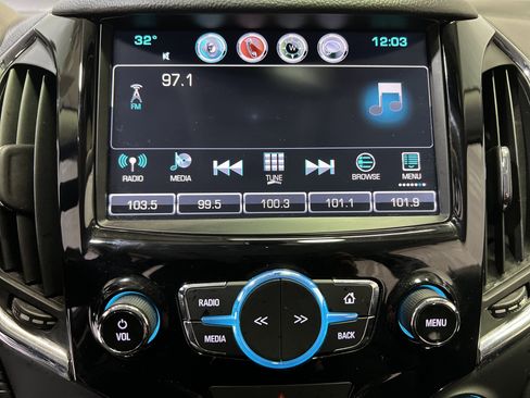 Used 2018 Chevrolet Cruze LT image 19