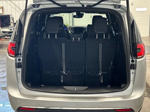 New 2026 Chrysler Pacifica Select FWD image 8