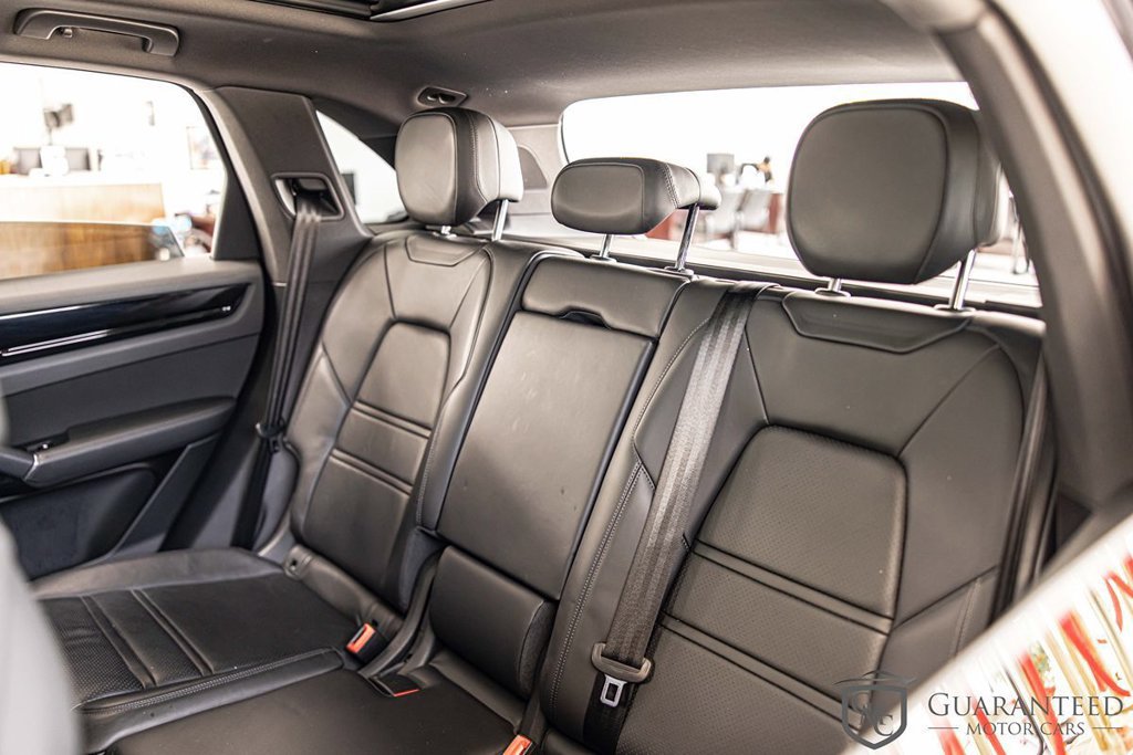 Used 2023 Porsche Cayenne w/ Premium Package AWD/4WD image 33
