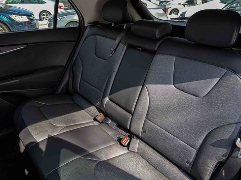 Certified 2024 Kia Niro Wave image 21