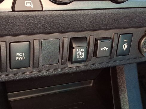 Used 2022 Toyota Tacoma TRD Off-Road AWD/4WD image 25