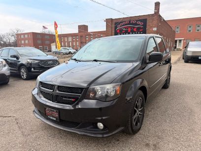 Used 2014 Dodge Grand Caravan SXT w/ UConnect Hands-Free Group