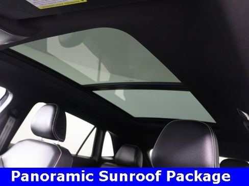 Used 2022 Volkswagen Atlas Cross Sport SE image 18