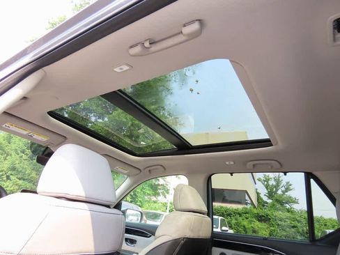 New 2025 Honda Pilot Touring image 16