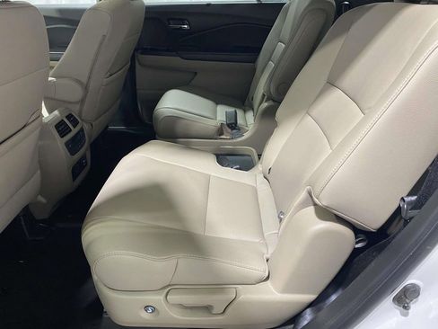 Used 2022 Honda Pilot Touring image 11