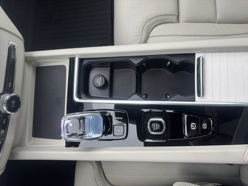 New 2026 Volvo XC60 T8 Ultra w/ Protection Package Premier image 20