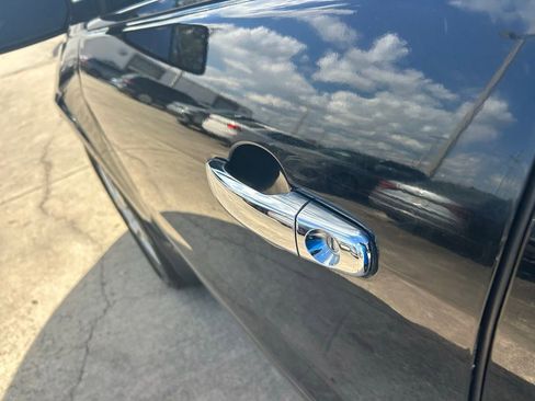 Used 2017 Chevrolet Traverse LT w/ Style and Technology Package image 26