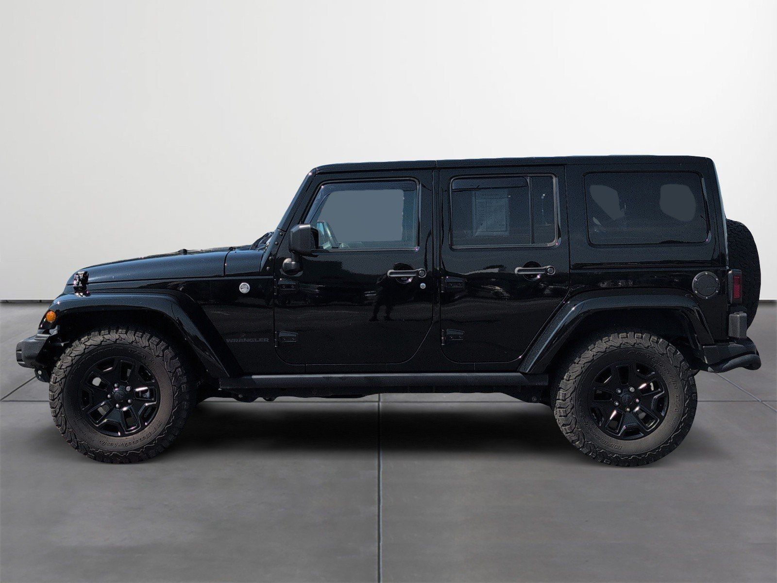 Used 2016 Jeep Wrangler Unlimited Sahara AWD/4WD image 3