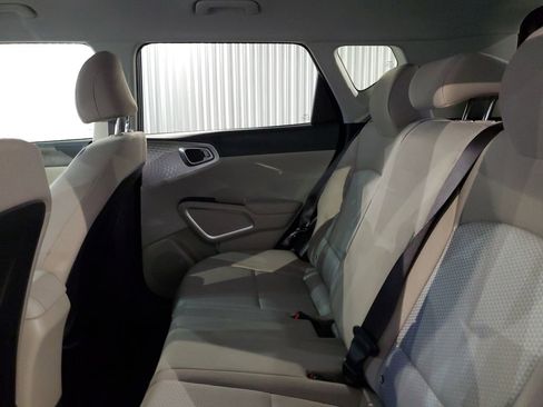 Used 2025 Kia Soul LX FWD image 15