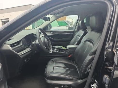 Used 2023 Jeep Grand Cherokee Limited w/ Luxury Tech Group II image 7