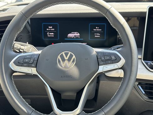 New 2025 Volkswagen Tiguan SE image 13