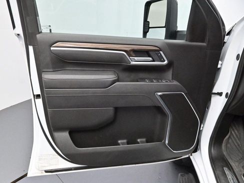 Used 2025 Chevrolet Silverado 2500 LT AWD/4WD image 9