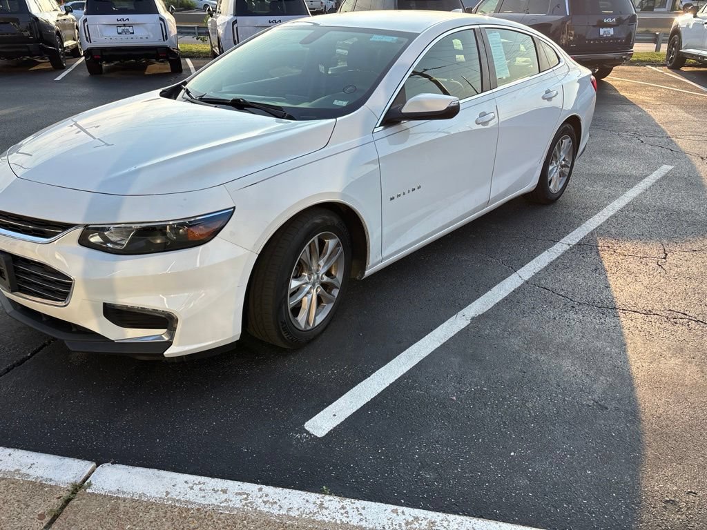 Used 2017 Chevrolet Malibu LT FWD image 6