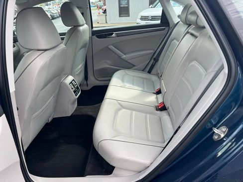 Used 2018 Volkswagen Passat 2.0T SE FWD image 13