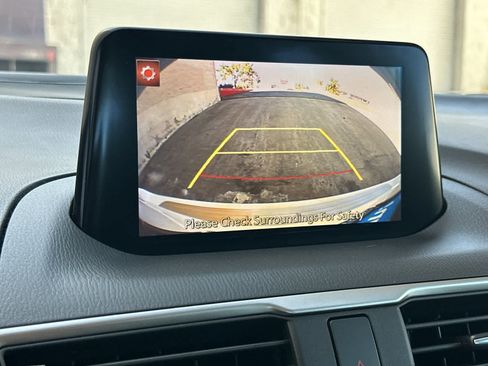 Used 2018 MAZDA MAZDA3 Touring FWD image 19