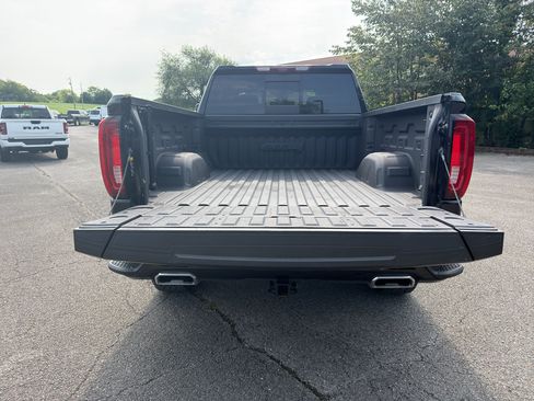Used 2023 GMC Sierra 1500 AT4 w/ Technology Package AWD/4WD image 27