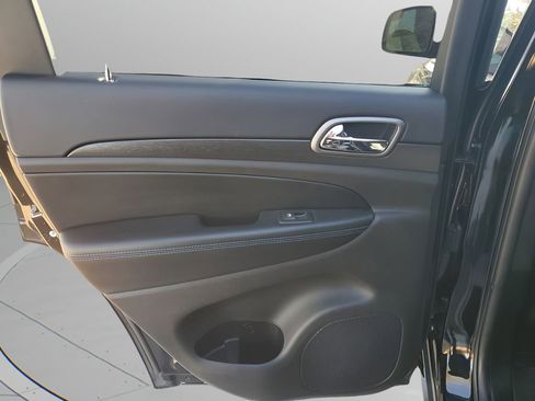 Used 2018 Jeep Grand Cherokee Laredo image 17