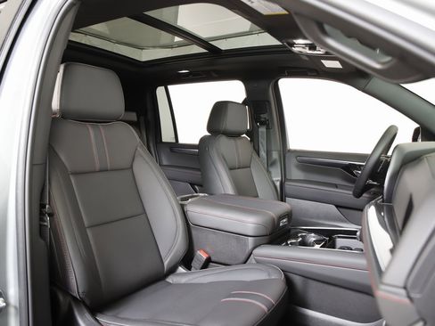 New 2026 Chevrolet Suburban RST w/ RST Capability Package image 9