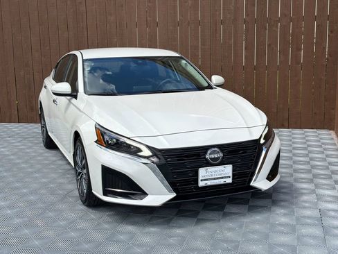 Used 2023 Nissan Altima 2.5 SV FWD image 10