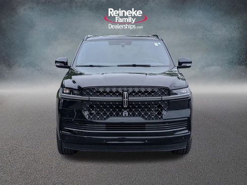 Used 2025 Lincoln Navigator L Reserve AWD/4WD image 2