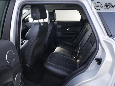 Used 2017 Land Rover Range Rover Evoque SE image 12