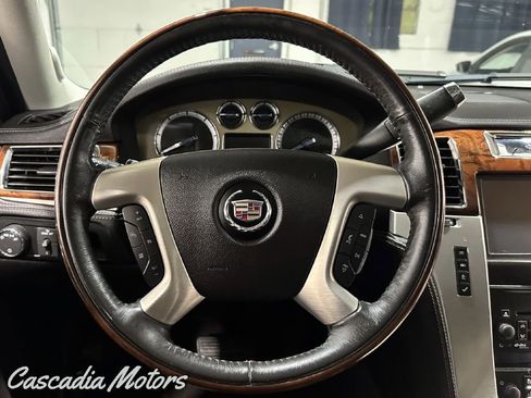 Used 2013 Cadillac Escalade Platinum image 40