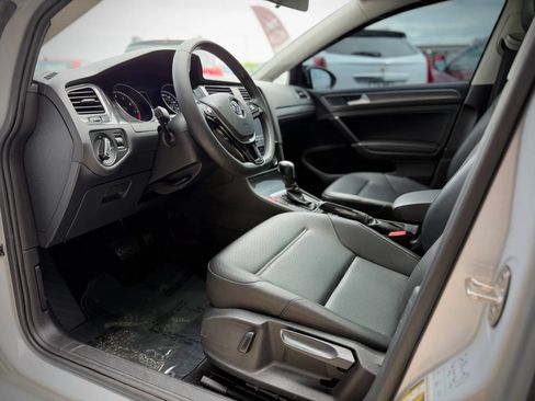 Used 2021 Volkswagen Golf 4-Door FWD image 9