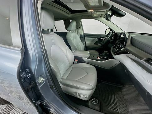 Used 2023 Toyota Highlander XLE image 37