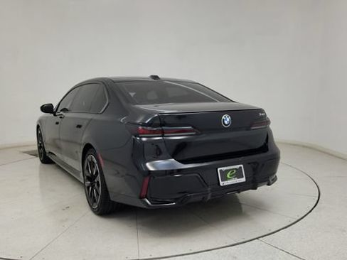 Used 2026 BMW 740i w/ Premium Package RWD image 7