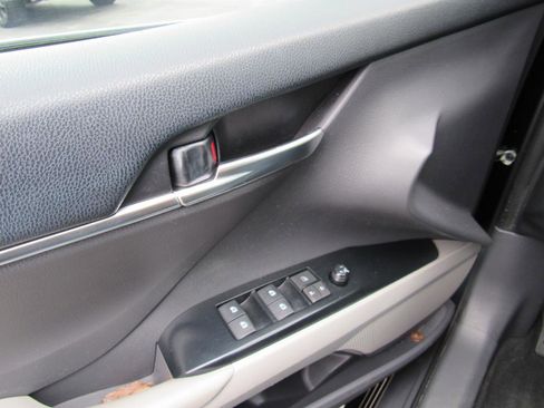 Used 2018 Toyota Camry SE image 13