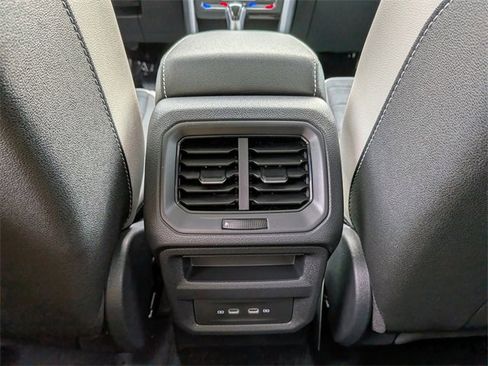 New 2026 Volkswagen Taos SE image 13