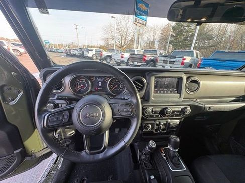 Used 2022 Jeep Gladiator Willys image 14