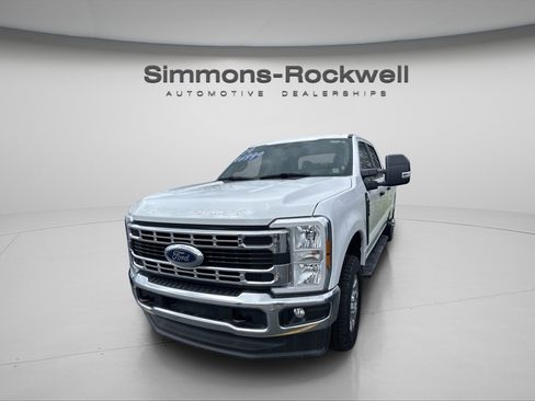 Used 2024 Ford F250 XLT image 3