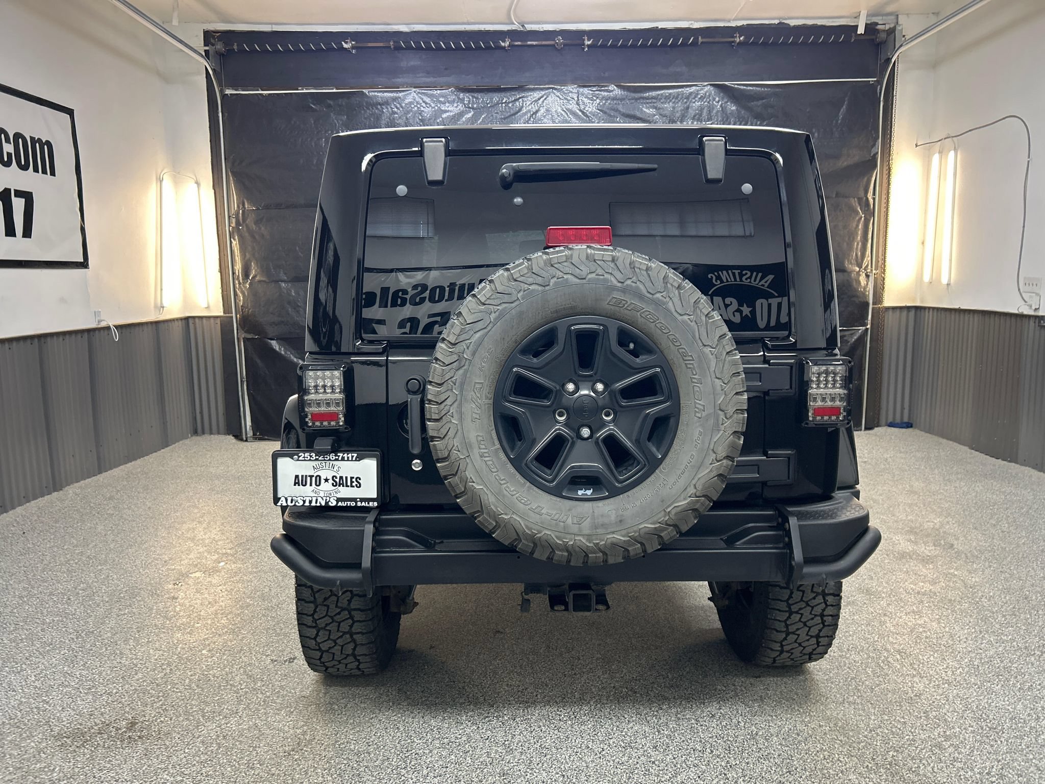 Used 2016 Jeep Wrangler Sahara w/ Connectivity Group AWD/4WD image 5
