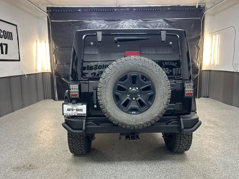 Used 2016 Jeep Wrangler Sahara w/ Connectivity Group AWD/4WD image 5