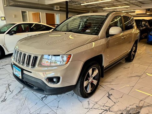 Used 2017 Jeep Compass High Altitude AWD/4WD image 3
