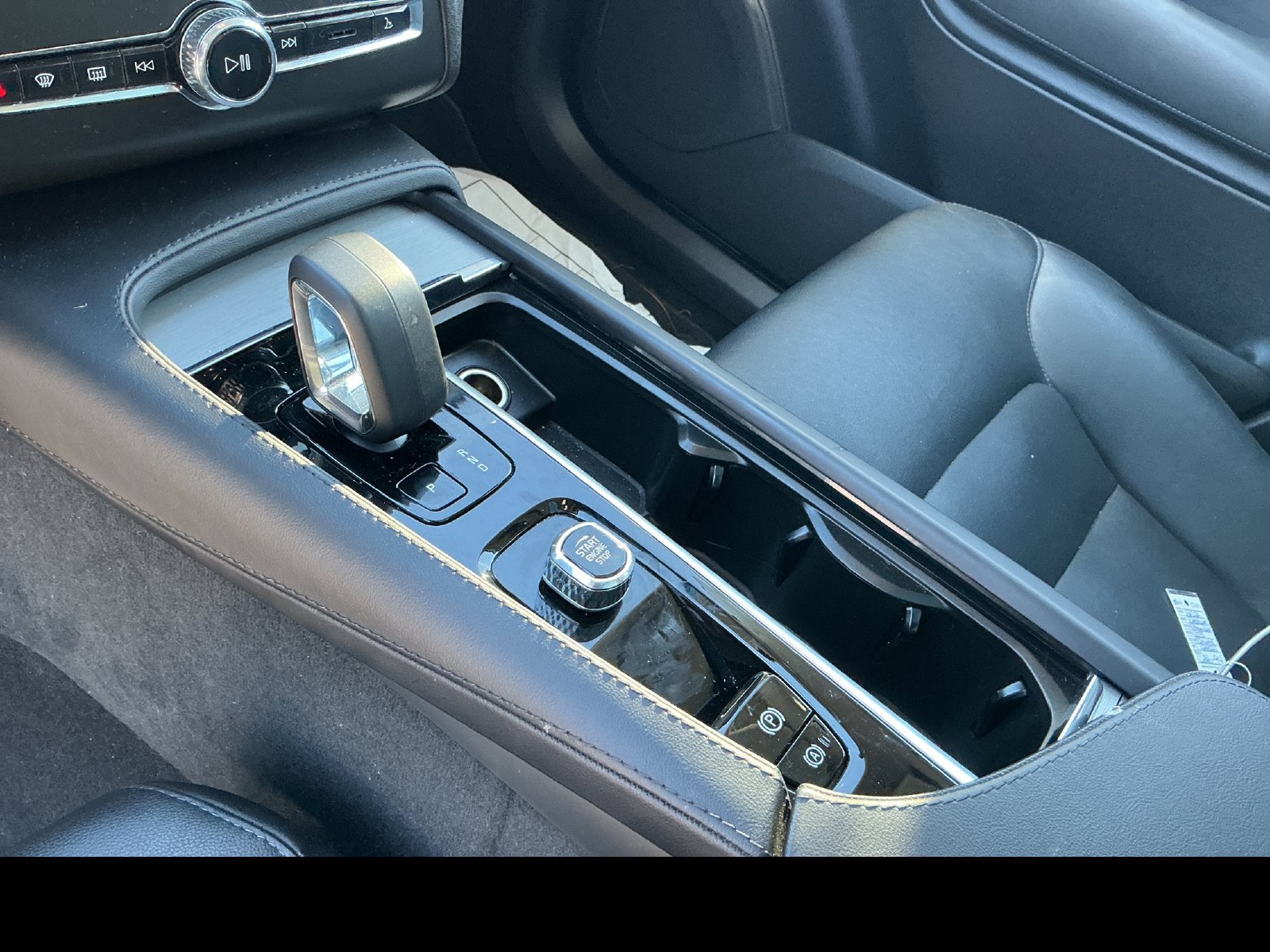 Certified 2025 Volvo XC90 B5 Core AWD/4WD image 23