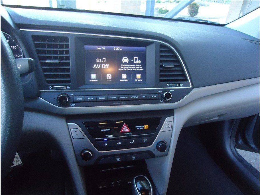 Used 2017 Hyundai Elantra SE FWD image 19