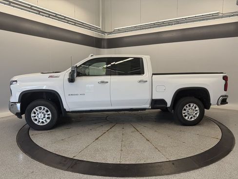 Used 2024 Chevrolet Silverado 3500 LTZ w/ LTZ Plus Package AWD/4WD image 2