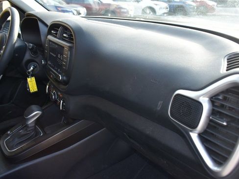 Used 2023 Kia Soul LX w/ LX Technology Package FWD image 25