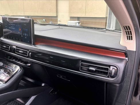 Used 2022 Lincoln Nautilus Reserve image 13