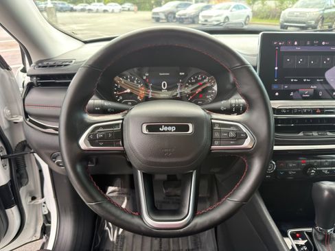 Used 2022 Jeep Compass Trailhawk w/ Trailhawk Convenience Group AWD/4WD image 14