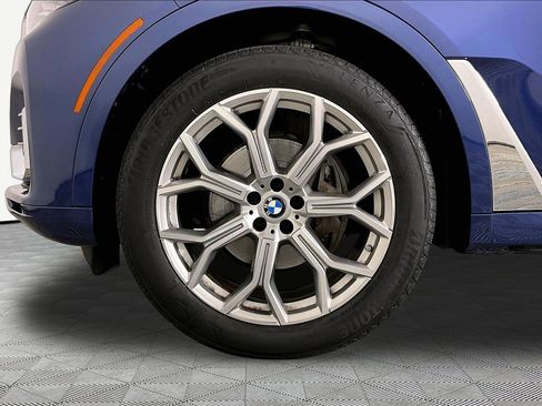 Used 2022 BMW X7 xDrive40i w/ Premium Package AWD/4WD image 11