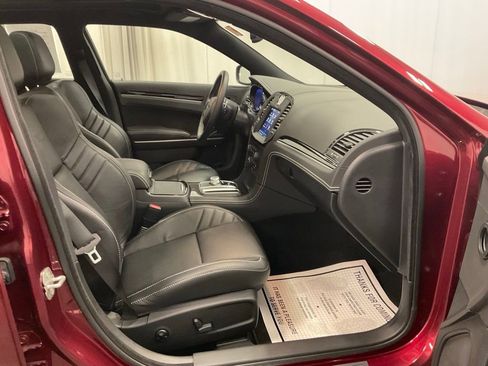 Used 2023 Chrysler 300 C RWD image 9