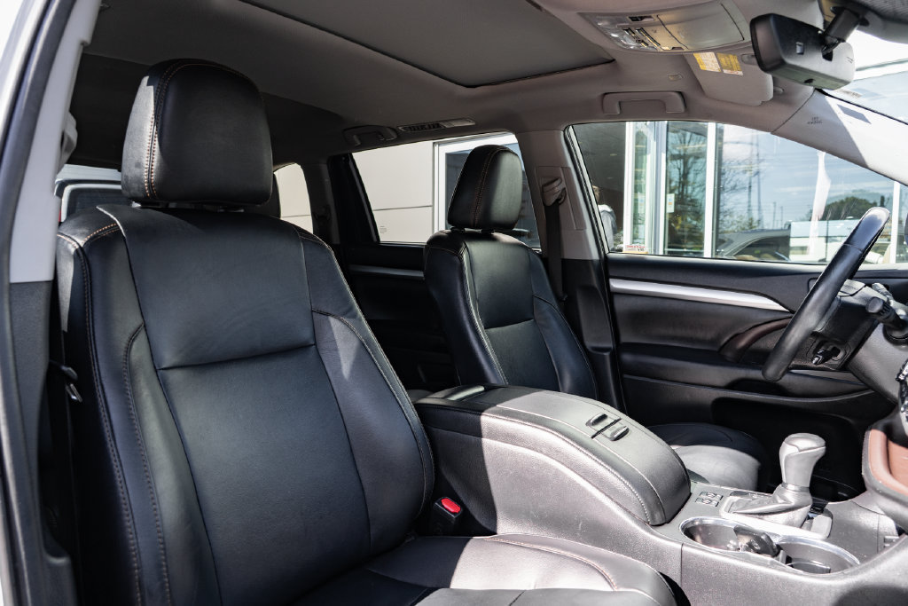 Used 2019 Toyota Highlander XLE AWD/4WD image 31
