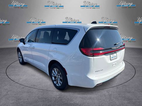 New 2026 Chrysler Pacifica Select image 5