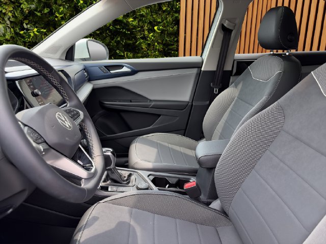 Used 2023 Volkswagen Taos SE w/ Panoramic Sunroof Package AWD/4WD image 8