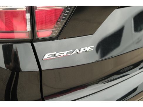 Used 2018 Ford Escape SE w/ SE Sync 3 Package AWD/4WD image 12