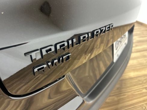 Used 2023 Chevrolet TrailBlazer RS w/ Convenience Package AWD/4WD image 39