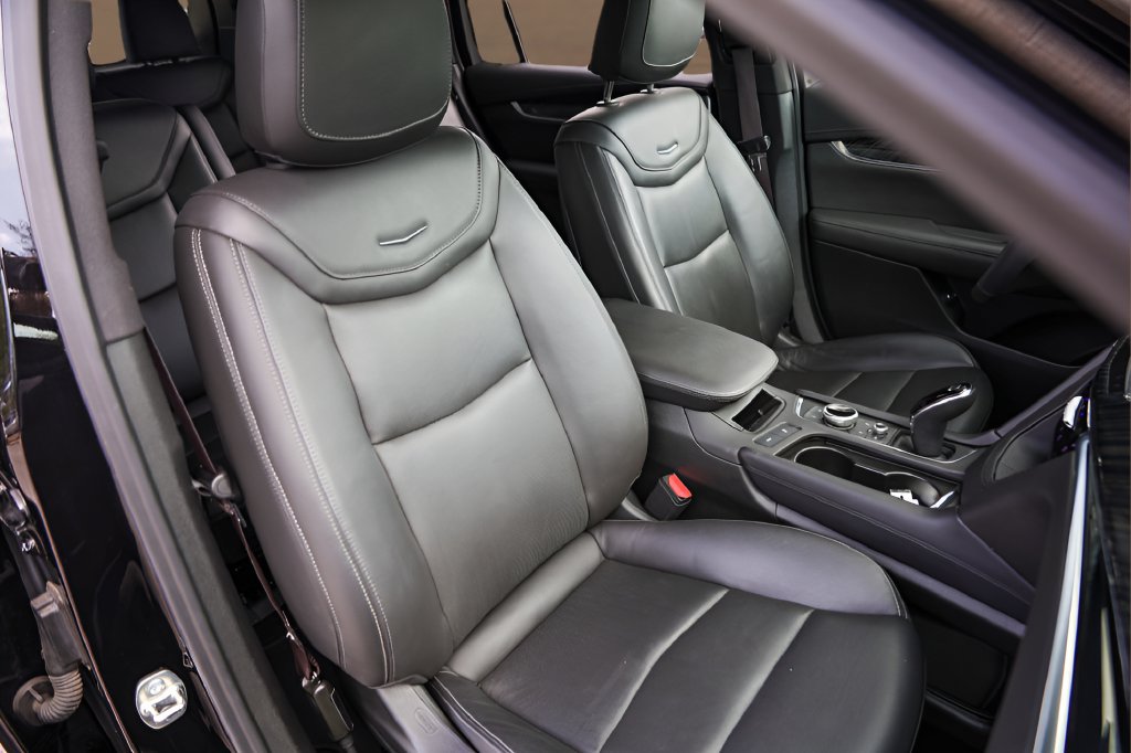 Certified 2025 Cadillac XT6 Premium Luxury FWD image 33